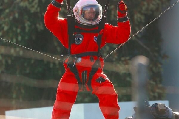 45C9009E00000578-5027951-Astro_boy_Brad_Pitt_sported_an_orange_space_suit_and_helmet_Satu-a-2_1509235592610