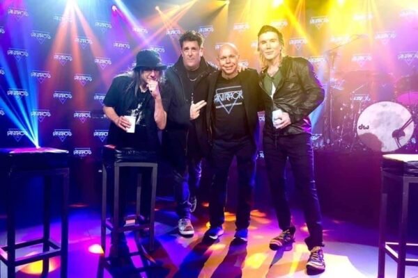 MV5BYzI0NGQzMDktYWE2OS00NDYxLWFjZjQtNzE5YWZhNWVkYmY1XkEyXkFqcGc@._V1_