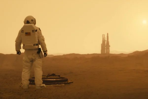 ad-astra-ad_astra_dtlrD_240_t_pitt_mars_still_071719_g_r709.088625_20(1).jpg